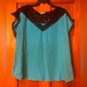 Crescent 1 Xl Turquoise Lace Top
